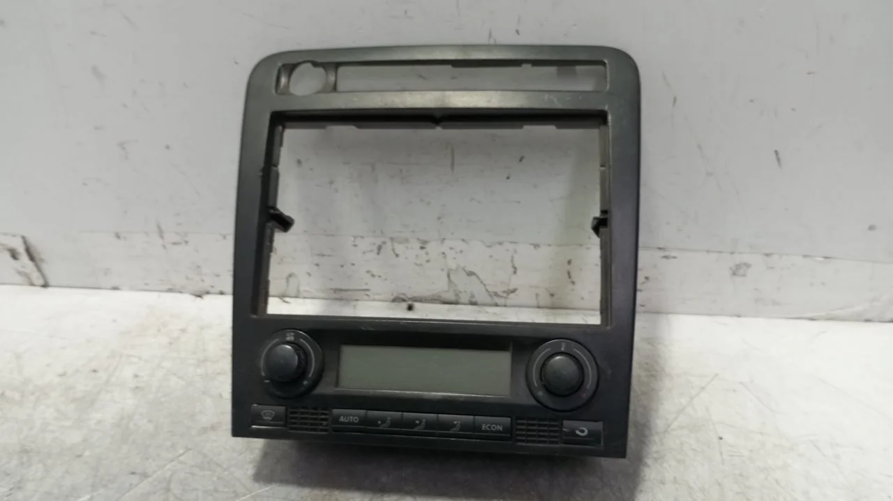 Foto de SISTEMA AUDIO / RADIO CD SEAT IBIZA (6L1) 1.9 TDI (101 CV / 74 KW) referencia 6L0820043B