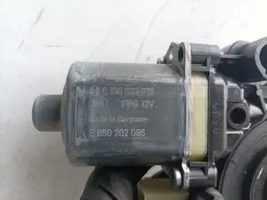 Foto de MOTOR ELEVALUNAS TRASERO DERECHO AUDI A3 SEDÁN (8VM) referencia 0130822712 foto 4