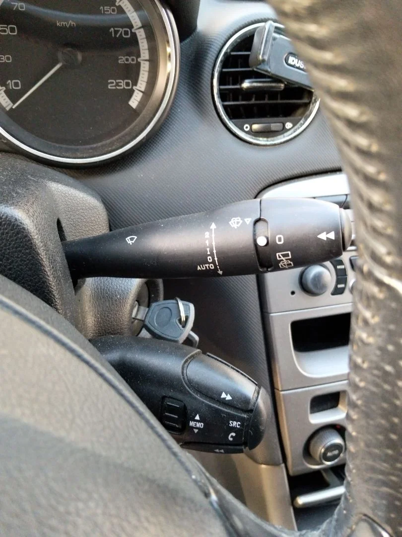 Foto de MANDO MULTIFUNCION PEUGEOT 308 SW 1.6 HDi FAP CAT (9HZ / DV6TED4) (109 CV / 80 KW)