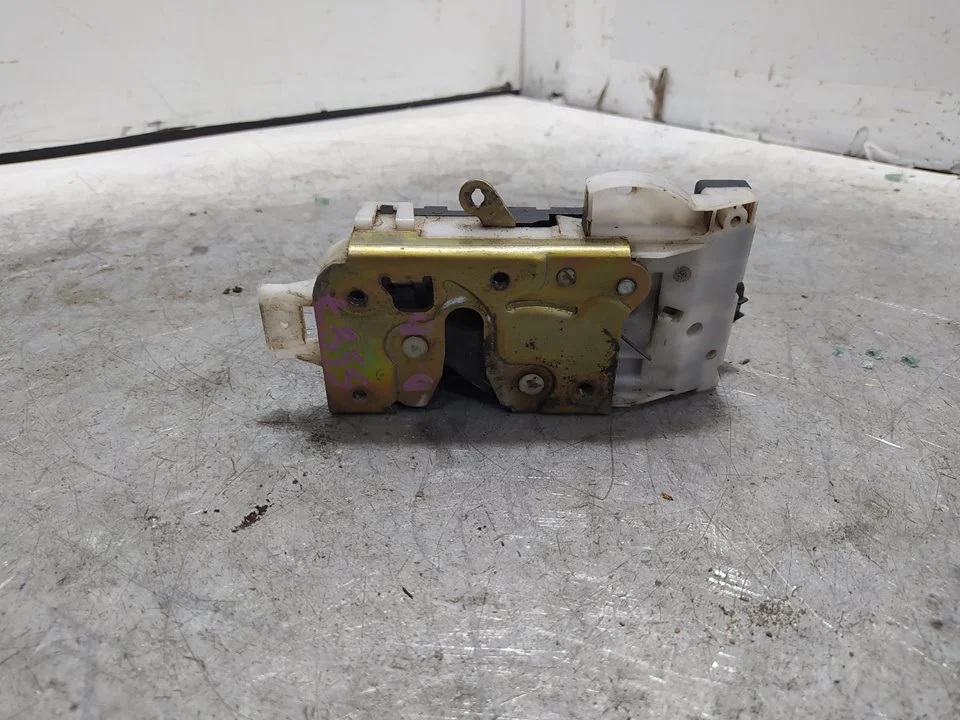 Foto de CERRADURA PUERTA DELANTERA DERECHA FORD MONDEO BERLINA (GE) 2.0 TDCi TD CAT (116 CV / 85 KW) referencia 2S4AA21812EB