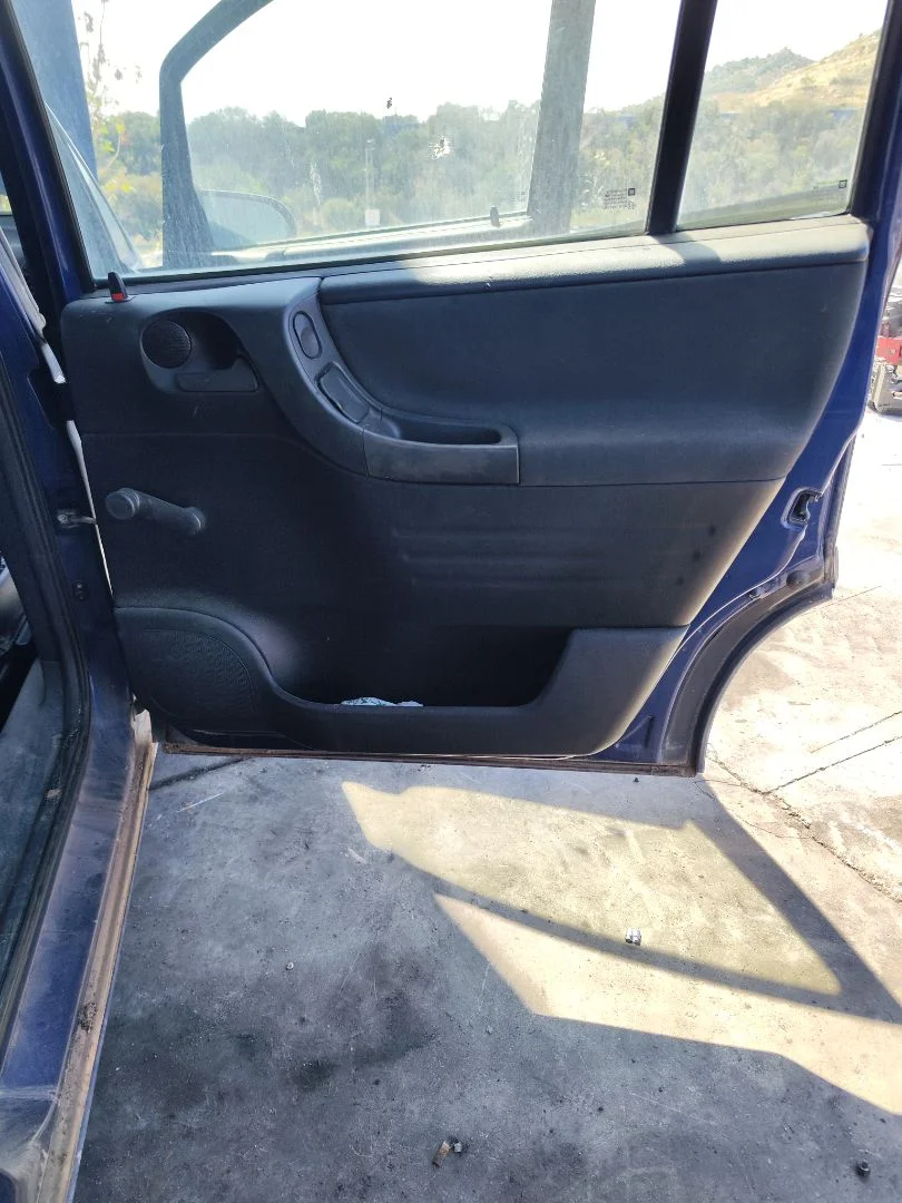 Foto de GUARNECIDO PUERTA TRASERA DERECHA OPEL ZAFIRA A 1.6 16V (101 CV / 74 KW) referencia 13141891