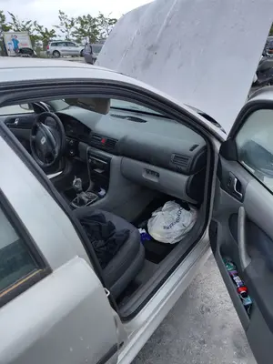 Foto de GOMAS CONTORNO PUERTA SKODA OCTAVIA BERLINA (1U2) 1.9 TDI (90 CV / 66 KW) referencia 1Z0867366
