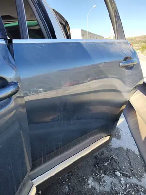 Foto de PUERTA TRASERA IZQUIERDA VOLKSWAGEN TOUAREG (7L6) 4.2 V8 32V FSI (350 CV / 257 KW) foto 2