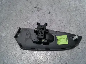 Foto de MANDO ELEVALUNAS TRASERO DERECHO HONDA CR-V (RD8) 2.0 VTEC CAT (150 CV / 110 KW) referencia 83711SCAX foto 4