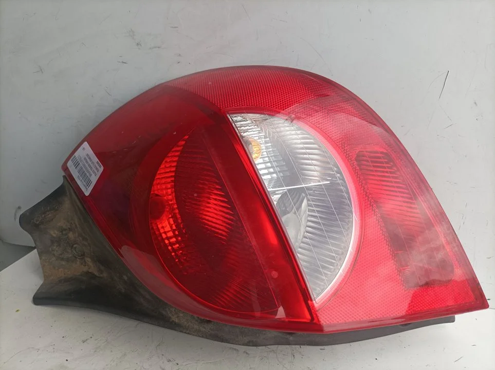 Foto de PILOTO TRASERO DERECHO RENAULT CLIO III GRANDTOUR referencia 89035080