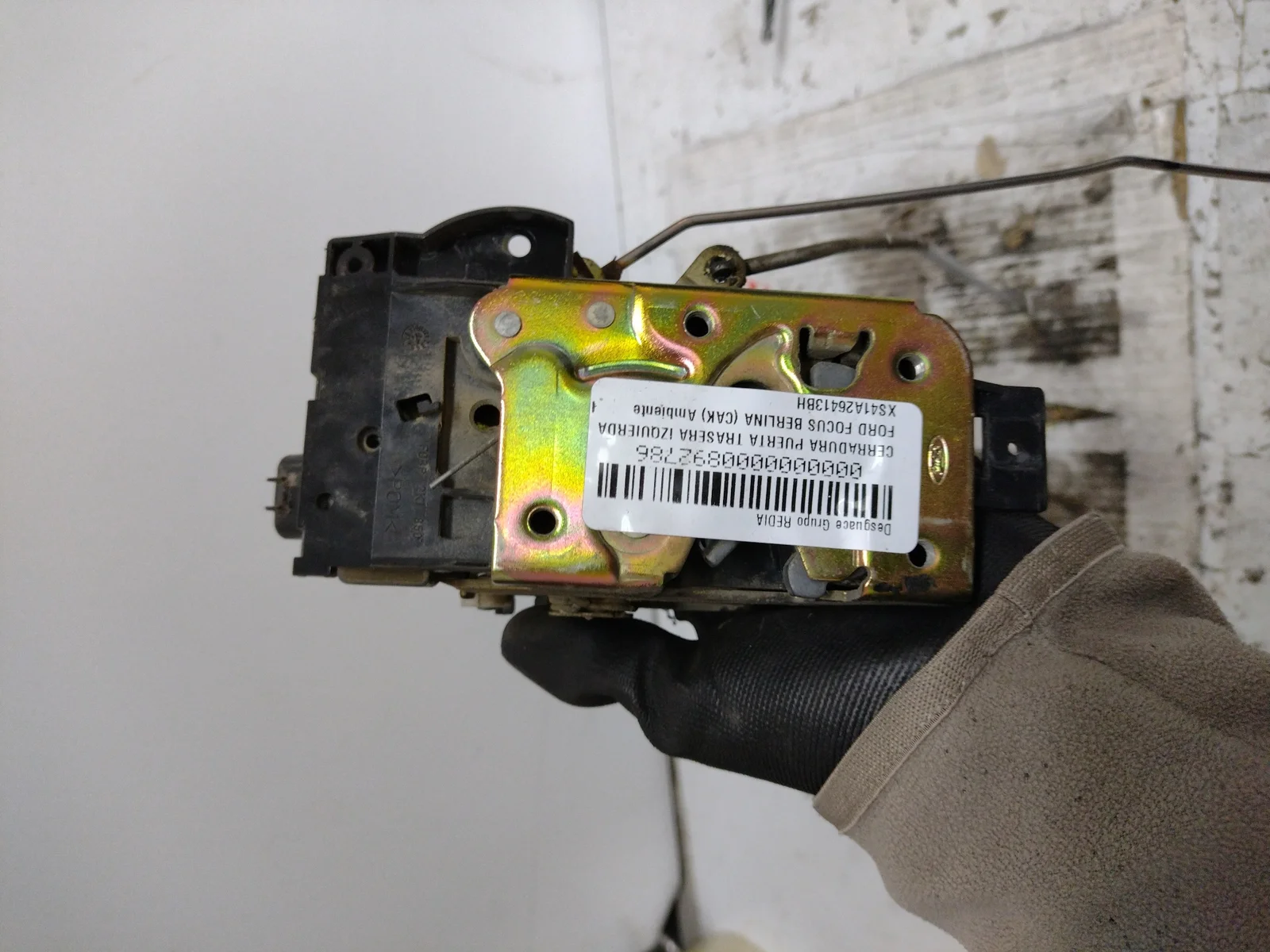 Foto de CERRADURA PUERTA TRASERA IZQUIERDA FORD FOCUS BERLINA (CAK) 1.8 TDDI Turbodiesel CAT (90 CV / 66 KW) referencia XS41A26413BH