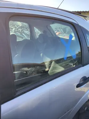 Foto de LUNA TRASERA IZQUIERDA CITROEN C3 1.4  (73 CV / 54 KW)