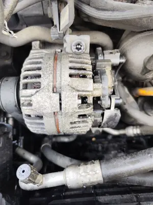 Foto de ALTERNADOR SKODA OCTAVIA BERLINA (1U2) 1.9 TDI (101 CV / 74 KW) referencia 038903018P foto 4