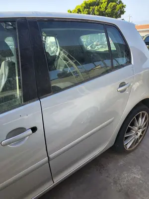 Foto de PUERTA TRASERA IZQUIERDA VOLKSWAGEN GOLF V (1K1)(10.2003) 1.4 16V TSI (170 CV / 125 KW)
