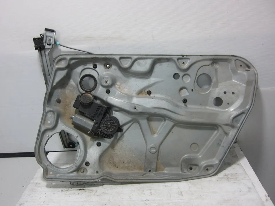 Foto de ELEVALUNAS DELANTERO DERECHO VOLKSWAGEN PASSAT BERLINA (3B2) 1.9 TDI (116 CV / 85 KW) referencia 3B4837756