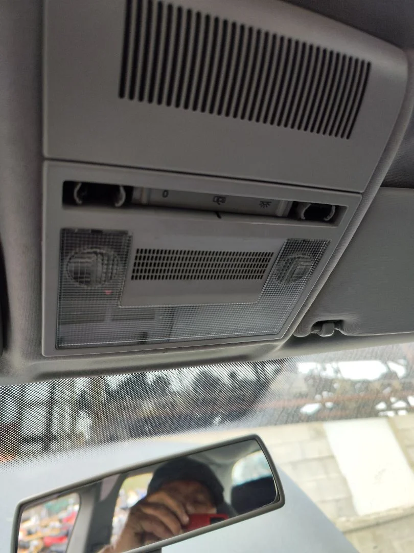 Foto de LUZ INTERIOR VOLKSWAGEN POLO IV (9N1) 1.4 16V (75 CV / 55 KW) referencia 6Q0947105H FKZ