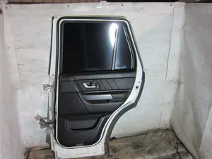 Foto de PUERTA TRASERA IZQUIERDA LAND ROVER RANGE ROVER SPORT 2.7 Td V6 CAT (190 CV / 140 KW) referencia BFA790090 foto 5