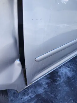 Foto de PUERTA DELANTERA IZQUIERDA VOLKSWAGEN TOURAN (1T1) 1.9 TDI (105 CV / 77 KW) foto 2
