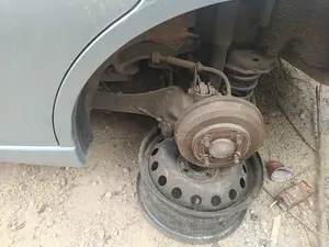 Foto de MANGUETA TRASERA IZQUIERDA FORD FOCUS BERLINA (CAK) 1.8 TDDI Turbodiesel CAT (90 CV / 66 KW)