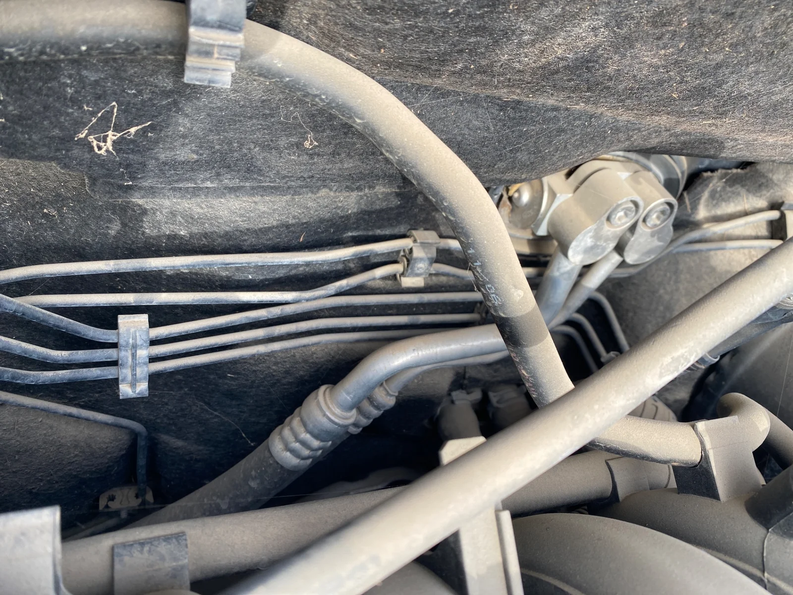 Foto de TUBOS AIRE ACONDICIONADO VOLKSWAGEN POLO IV (9N3) 1.4 FSI (86 CV / 63 KW)