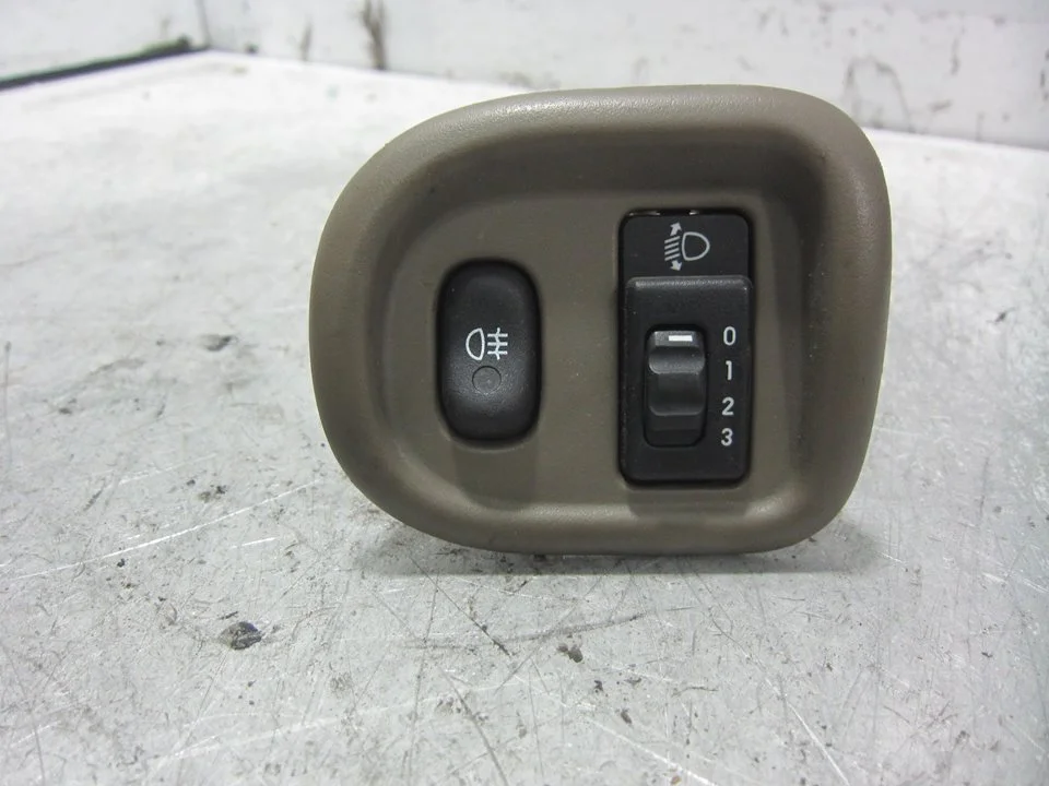 Foto de MANDO REGULACION FAROS CHEVROLET ALERO 2.4 CAT (141 CV / 104 KW) referencia 22616414