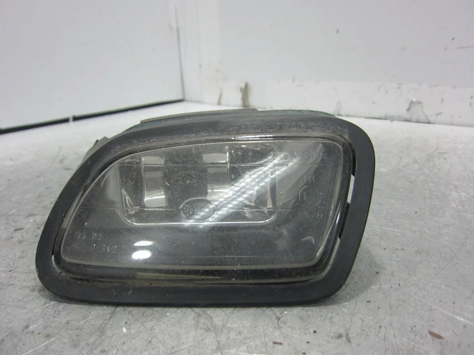 Foto de FARO ANTINIEBLA IZQUIERDO JAGUAR XJ 4.0 CAT (320 CV / 235 KW) referencia 1NA23601001