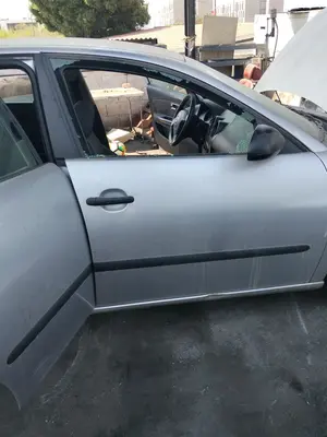 Foto de PUERTA DELANTERA DERECHA SEAT CORDOBA BERLINA (6L2) 1.9 SDI (64 CV / 47 KW) referencia 6L4831056S