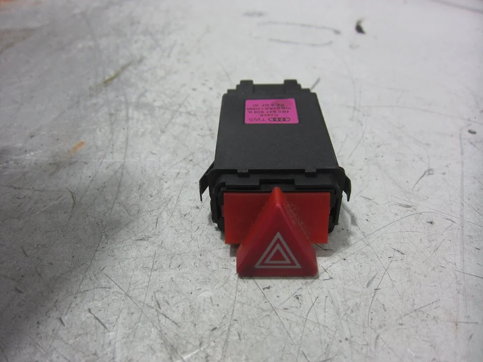 Foto de WARNING AUDI A6 BERLINA (4B2) 2.4 V6 30V CAT (BDV) (170 CV / 125 KW) referencia 4B0941509K