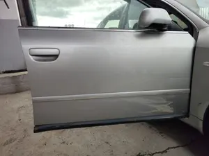 Foto de PUERTA DELANTERA DERECHA AUDI A6 BERLINA (4B2) 2.5 V6 24V TDI (150 CV / 110 KW) foto 2