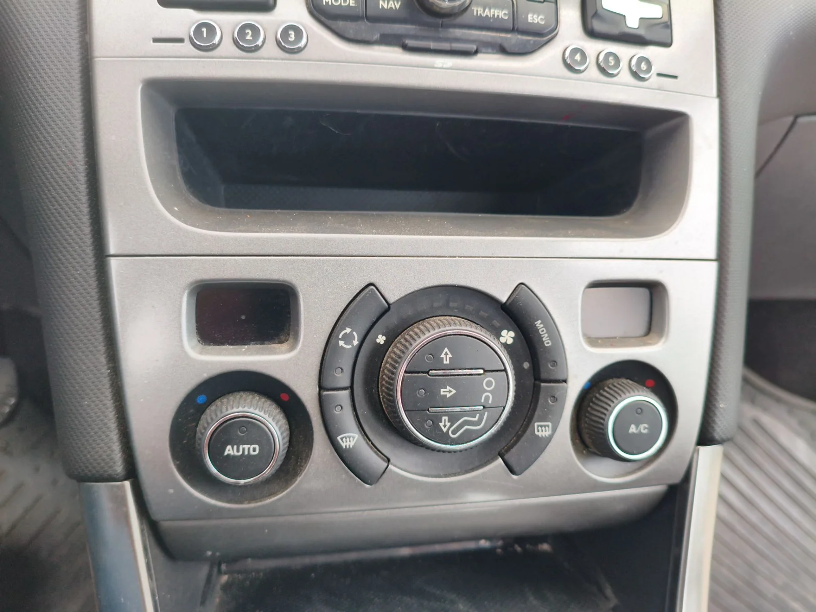 Foto de MANDO CALEFACCION / AIRE ACONDICIONADO PEUGEOT 308 SW 2.0 16V HDi FAP CAT (RHR / DW10BTED4) (136 CV / 100 KW)