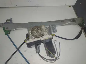 Foto de ELEVALUNAS DELANTERO IZQUIERDO CITROEN C2 1.4 HDi (68 CV / 50 KW)