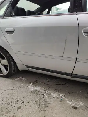 Foto de PUERTA TRASERA DERECHA AUDI A6 BERLINA (4B2) 2.5 V6 24V TDI (150 CV / 110 KW) foto 2