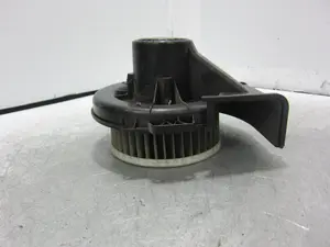 Foto de MOTOR CALEFACCION SEAT IBIZA BERLINA (6J5) 1.6 TDI (105 CV / 77 KW) referencia 6R1819015 foto 4