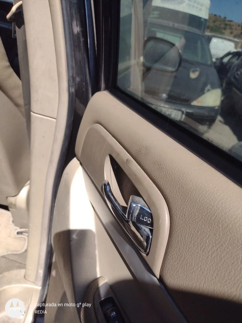 Foto de MANETA INTERIOR TRASERA DERECHA SSANGYONG RODIUS 2.7 Turbodiesel CAT (163 CV / 120 KW)