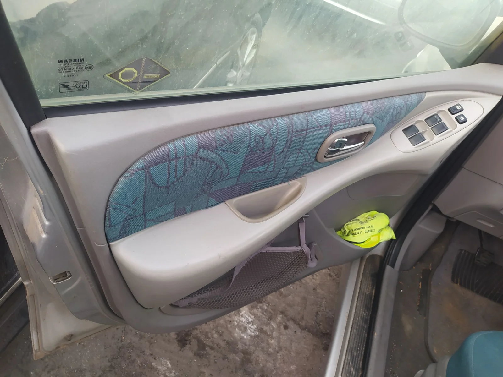 Foto de GUARNECIDO PUERTA DELANTERA IZQUIERDA NISSAN ALMERA TINO (V10M) 2.2 dCi Diesel CAT (112 CV / 82 KW) referencia 80901BU700