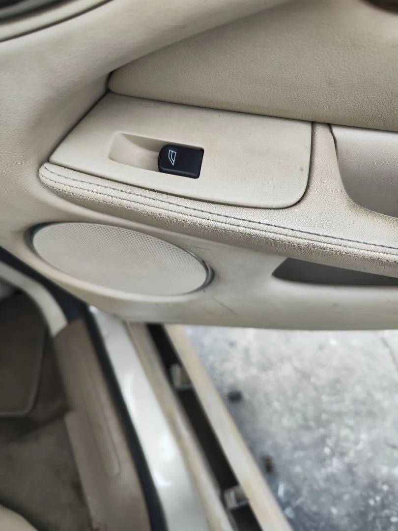 Foto de MANDO ELEVALUNAS TRASERO DERECHO JAGUAR X-TYPE 2.1 V6 24V CAT (156 CV / 115 KW)