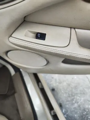 Foto de MANDO ELEVALUNAS TRASERO DERECHO JAGUAR X-TYPE 2.1 V6 24V CAT (156 CV / 115 KW)