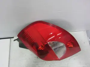 Foto de PILOTO TRASERO DERECHO RENAULT CLIO III 1.5 dCi Diesel CAT (86 CV / 63 KW) referencia 8200459960 foto 7