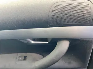 Foto de MANETA INTERIOR TRASERA IZQUIERDA AUDI A4 BERLINA (8E) 1.9 TDI (131 CV / 96 KW) referencia 8E0839019C FKZ
