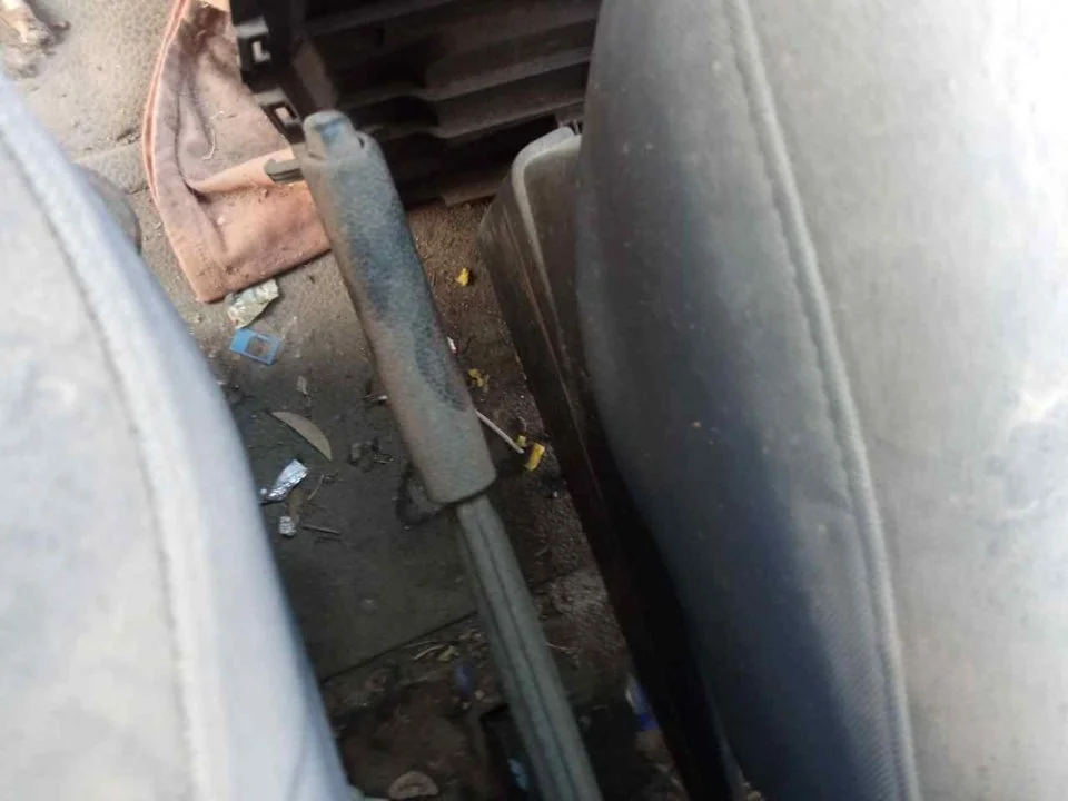 Foto de PALANCA FRENO NISSAN NV400 FURGON (X62) 2.3 dCi Diesel CAT (125 CV / 92 KW)