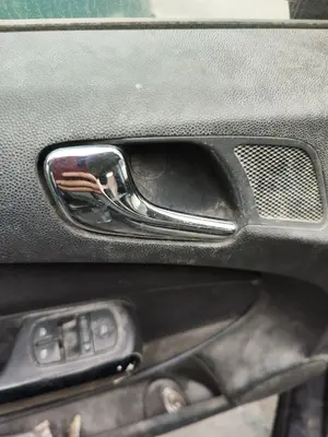 Foto de MANETA INTERIOR DELANTERA IZQUIERDA OPEL CORSA D 1.3 16V CDTI (75 CV / 55 KW)