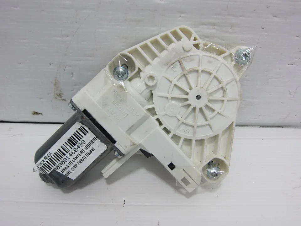 Foto de MOTOR ELEVALUNAS DELANTERO IZQUIERDO PORSCHE CAYENNE (TIPO 92A) referencia 8K0959801B