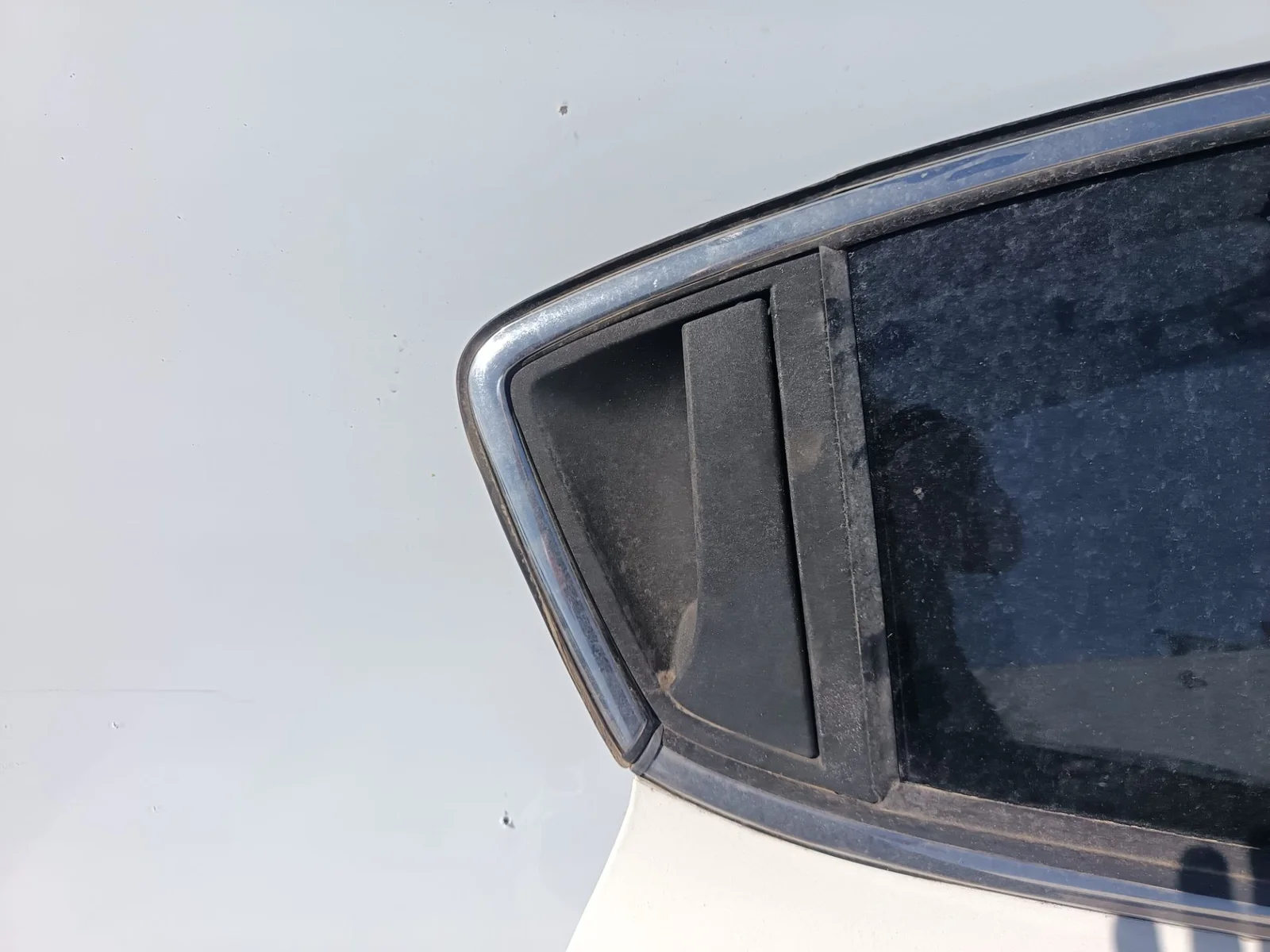 Foto de MANETA EXTERIOR TRASERA DERECHA ALFA ROMEO GIULIETTA (191) 1.6 JTDM CAT (105 CV / 77 KW)