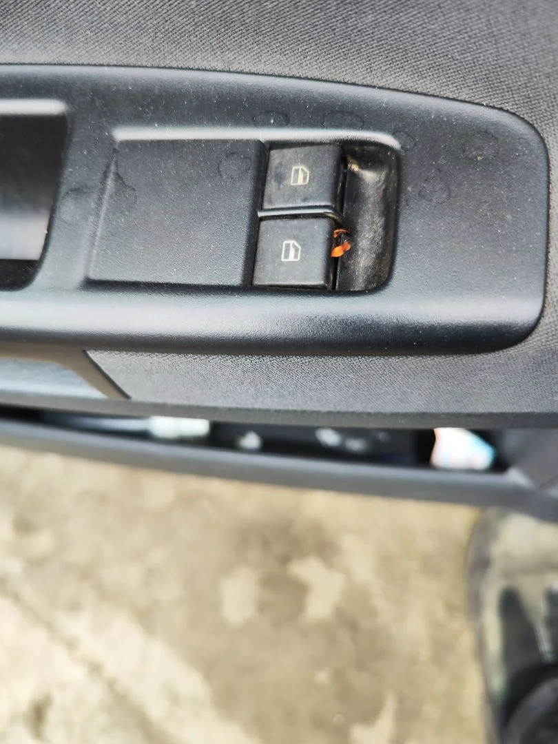 Foto de MANDO ELEVALUNAS DELANTERO IZQUIERDO VOLKSWAGEN POLO IV (9N1) 1.4 16V (75 CV / 55 KW)