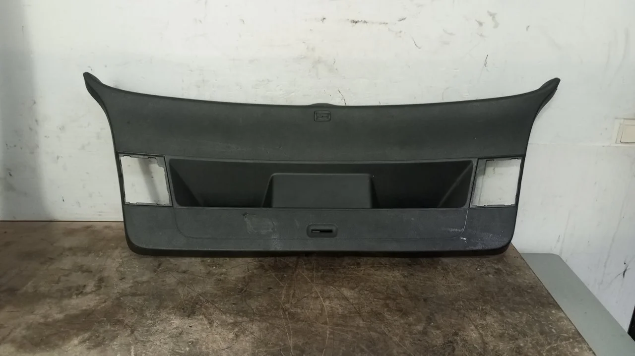 Foto de GUARNECIDO PORTON TRASERO VOLKSWAGEN GOLF VI (5K1)(10.2008) 2.0 TDI DPF (170 CV / 125 KW) referencia 5K6867605