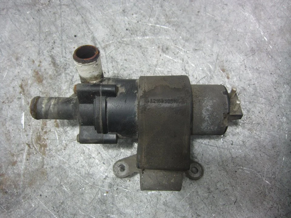 Foto de BOMBA AGUA MERCEDES-BENZ CLASE E (BM 210) BERLINA 3.0 Turbodiesel CAT (177 CV / 130 KW) referencia A2108300114