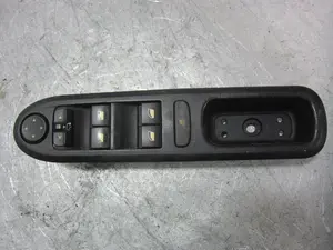 Foto de MANDO ELEVALUNAS DELANTERO IZQUIERDO PEUGEOT 407 2.0 16V CAT (136 CV / 100 KW) referencia 96468704XT foto 1