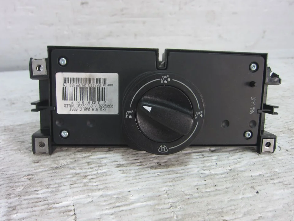 Foto de MANDO CALEFACCION / AIRE ACONDICIONADO SEAT IBIZA (6K1) 1.4 (60 CV / 44 KW) referencia 6K0819045C