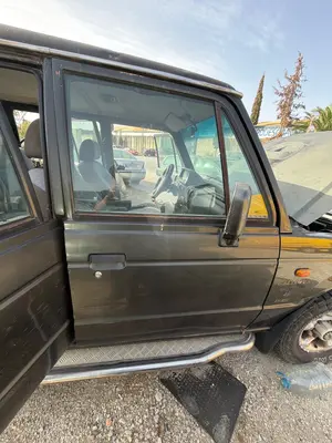 Foto de PUERTA DELANTERA DERECHA MITSUBISHI GALLOPER (HYUNDAI)(02.1998) 2.5 Turbodiesel (105 CV / 77 KW)