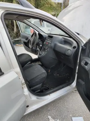 Foto de GOMAS CONTORNO PUERTA FIAT II PANDA (169) 1.2 CAT (60 CV / 44 KW)