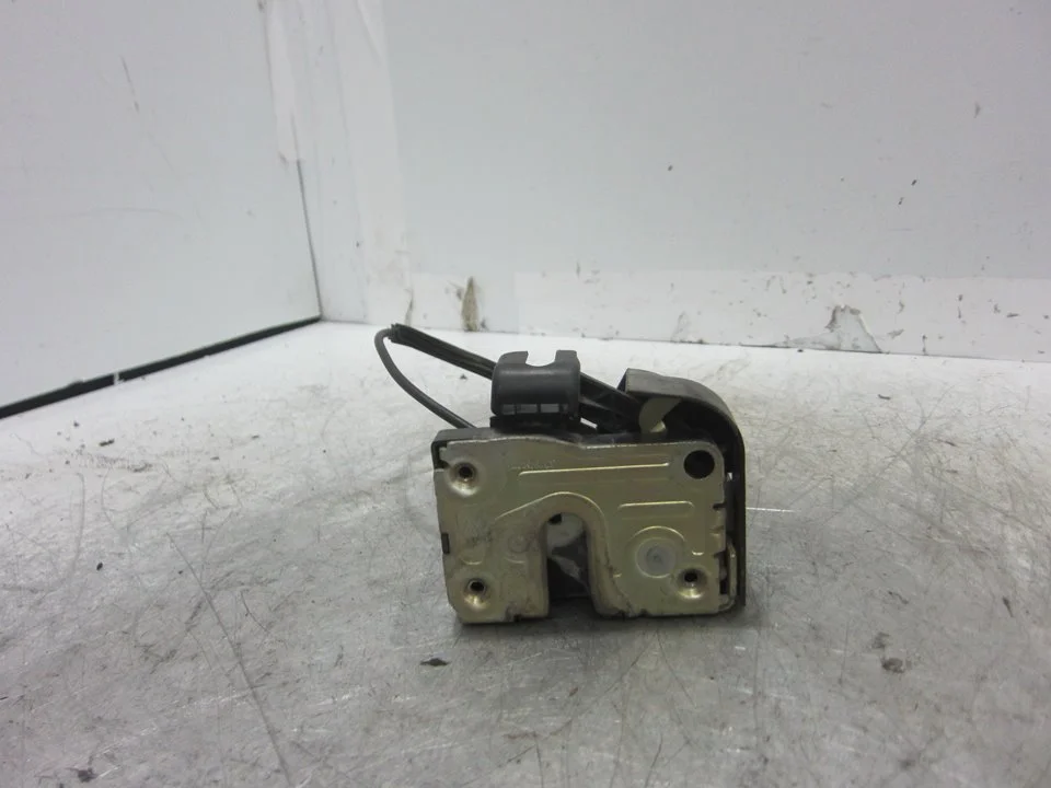 Foto de CERRADURA PUERTA DELANTERA IZQUIERDA RENAULT CLIO II FASE II (B/CB0) 1.2 (75 CV / 55 KW) referencia 7701045304