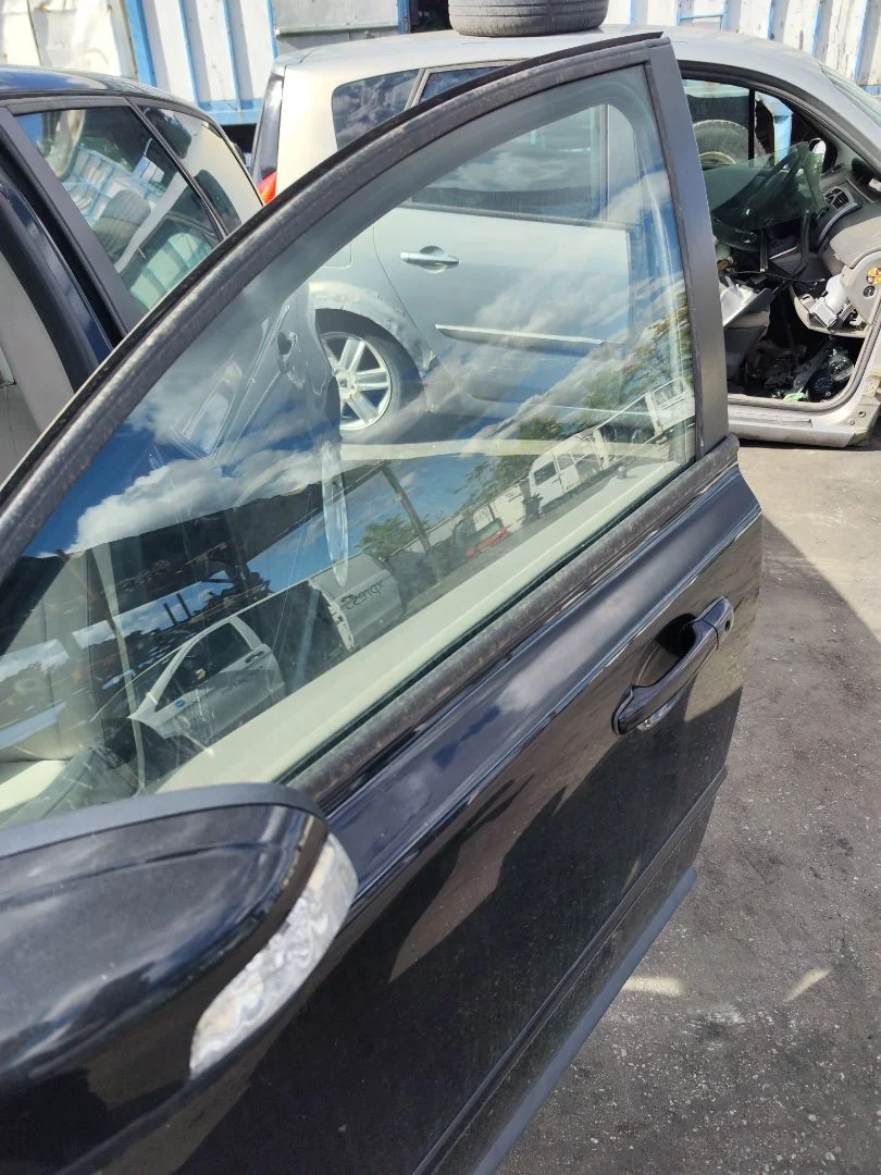Foto de LUNA CUSTODIA TRASERA IZQUIERDA VOLVO V50 FAMILIAR 2.0 Diesel CAT (136 CV / 100 KW)