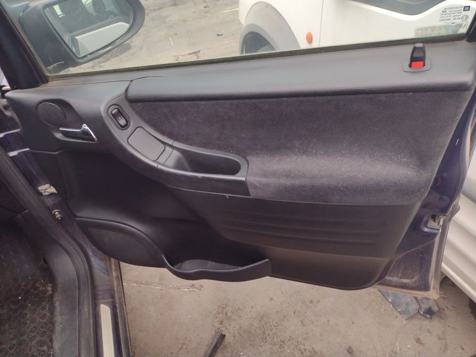 Foto de GUARNECIDO PUERTA DELANTERA DERECHA OPEL ZAFIRA A 2.0 DTI (101 CV / 74 KW)