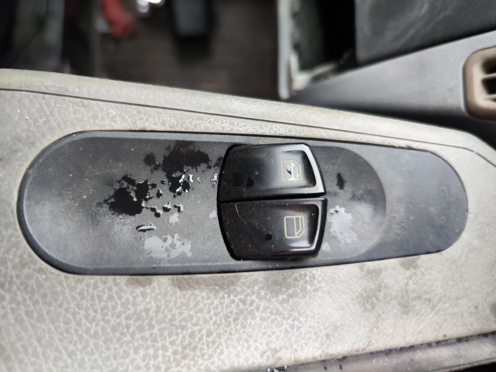 Foto de MANDO ELEVALUNAS DELANTERO DERECHO MERCEDES-BENZ VITO FURGÓN (639) 2.1 CDI CAT (109 CV / 80 KW)