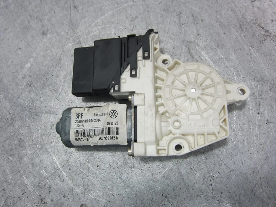 Foto de MOTOR ELEVALUNAS TRASERO DERECHO SEAT LEON (1M1) 1.8 20V (125 CV / 92 KW) referencia 1CO959812A